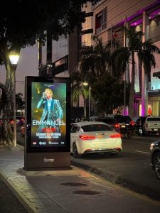 Case Study: 86-Inch Outdoor Displays for Street Advertising in the Dominican Republic