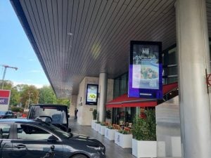 Case Study: High-Brightness Outdoor Wall-Mounted Displays for Advertising in Poland